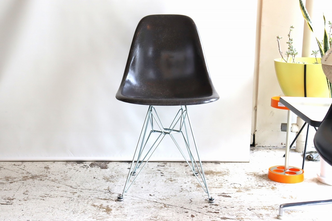 ハーマンミラー社製イームズ サイドシェルチェア(ダークトーンFRP