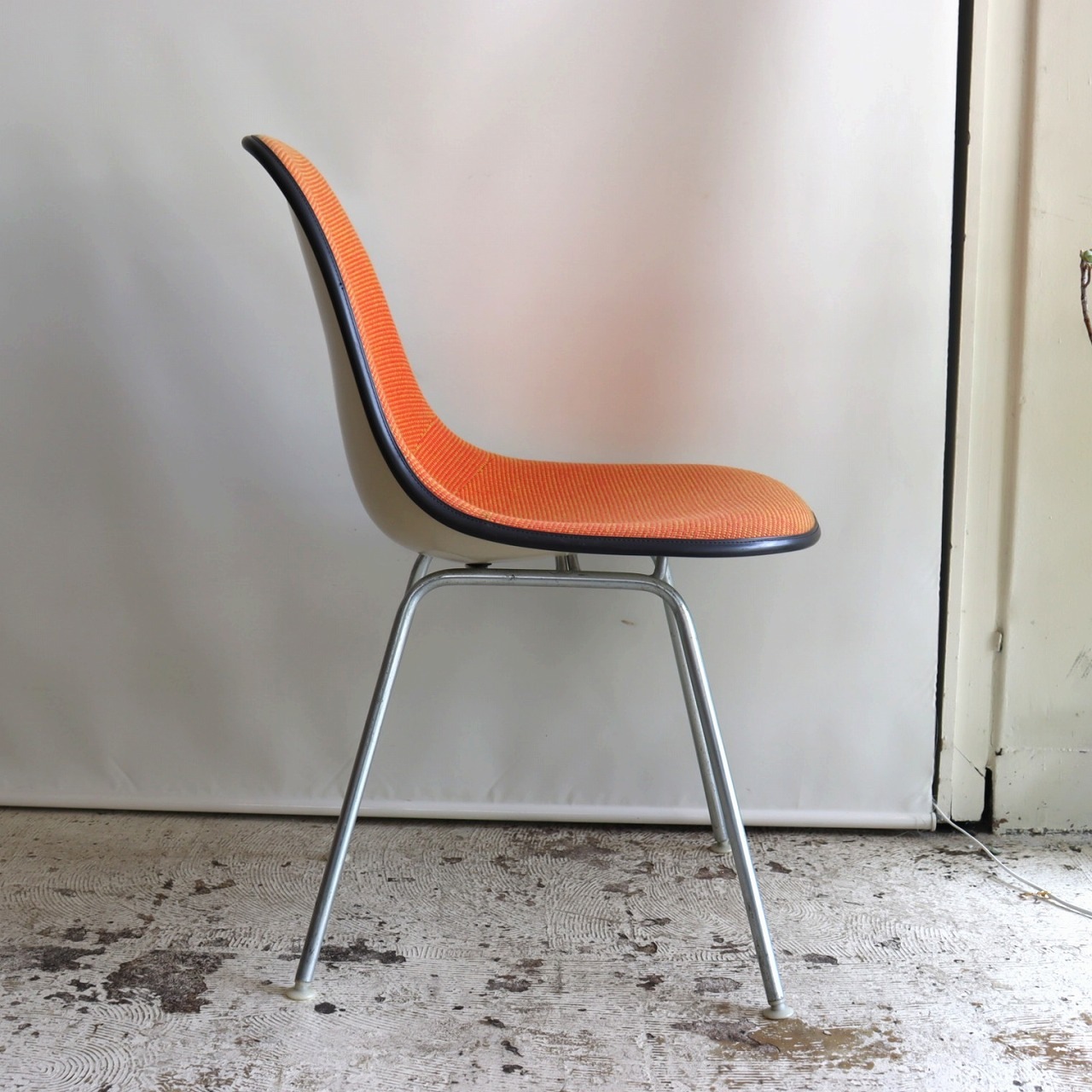 ハーマンミラー社製イームズ サイドシェルチェア(ジラードファブリック