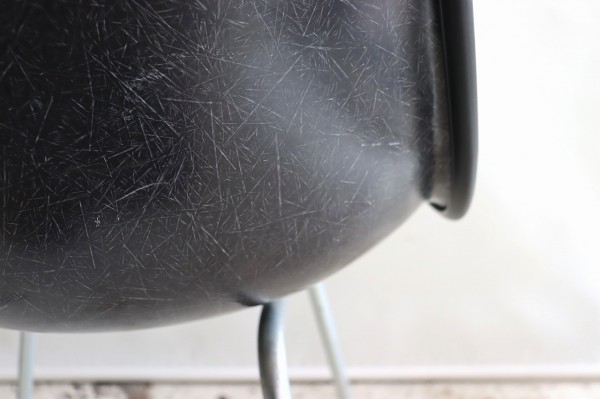 ハーマンミラー社製イームズ サイドシェルチェア ナウガブラック
