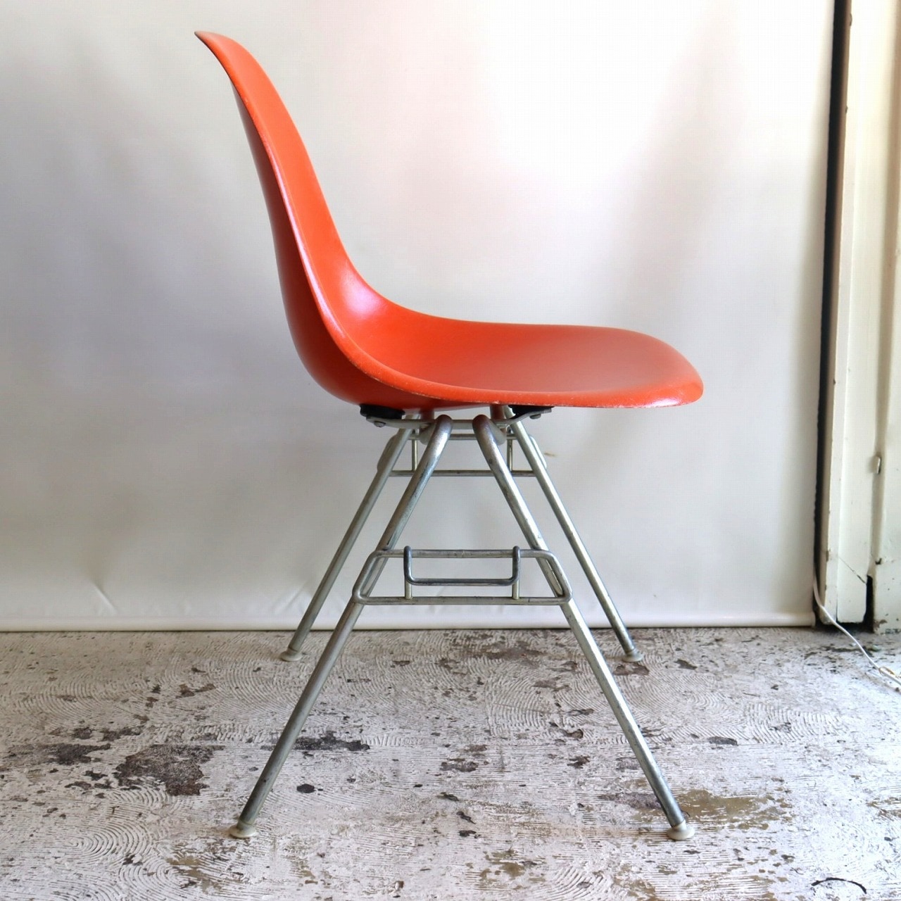 ハーマンミラー社製イームズ サイドシェルチェア(オレンジFRP