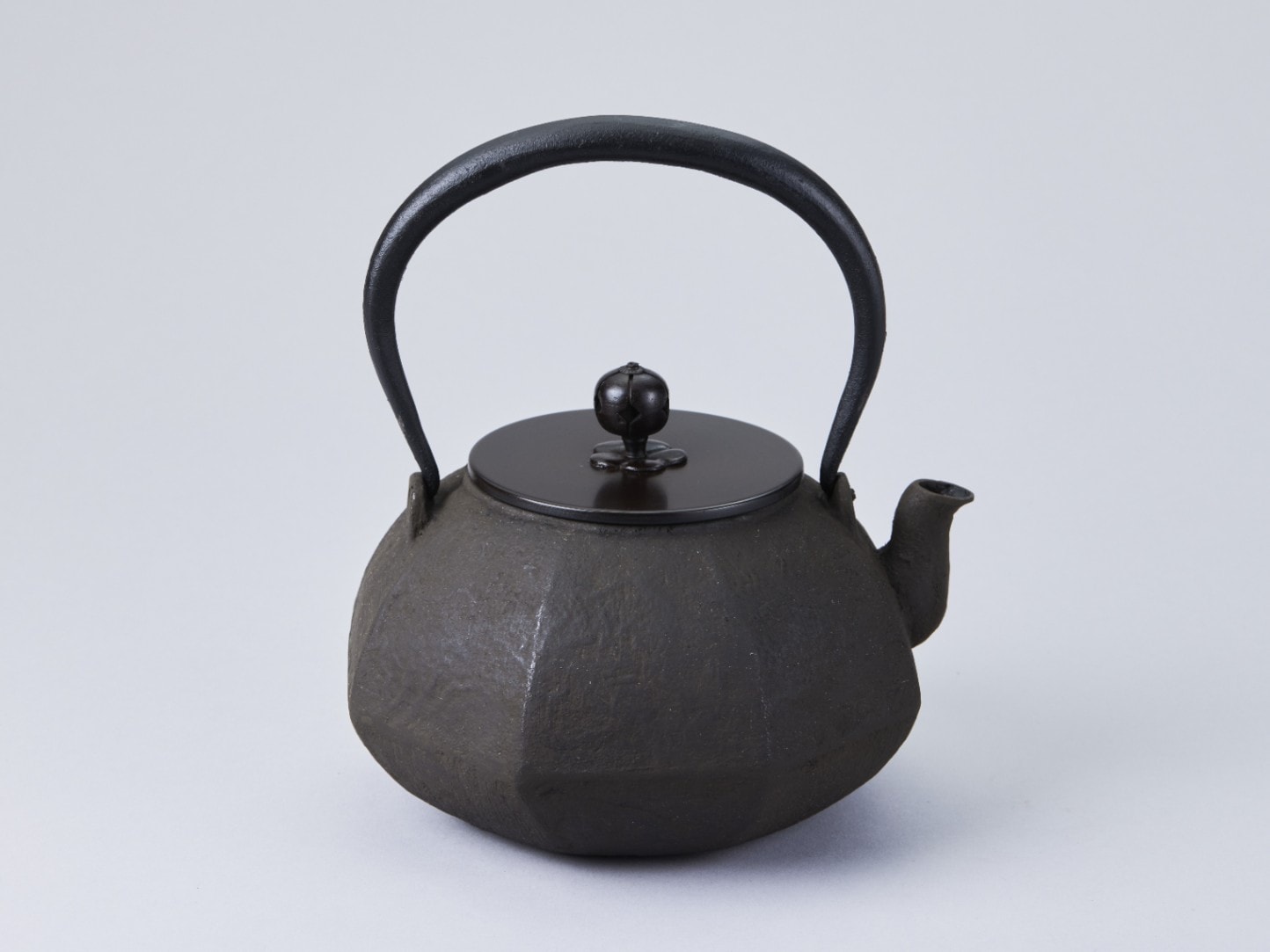 八角 鉄瓶 | すべての商品 | 淡交社 茶道具と茶席のきものオンライン