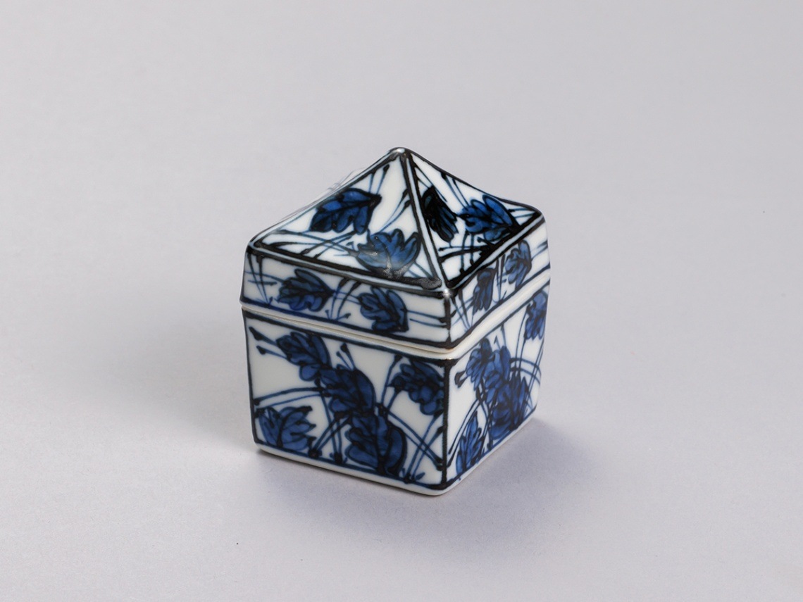 染付 辻堂香合 | 茶道具,香合 | 淡交社 茶道具と茶席のきもの