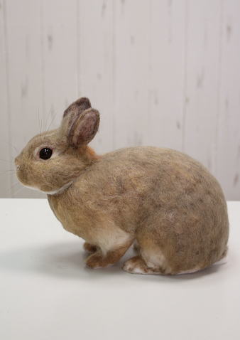 棚からうさもち ／大きな羊毛うさぎ・お座りポーズ（ブラウンカラー