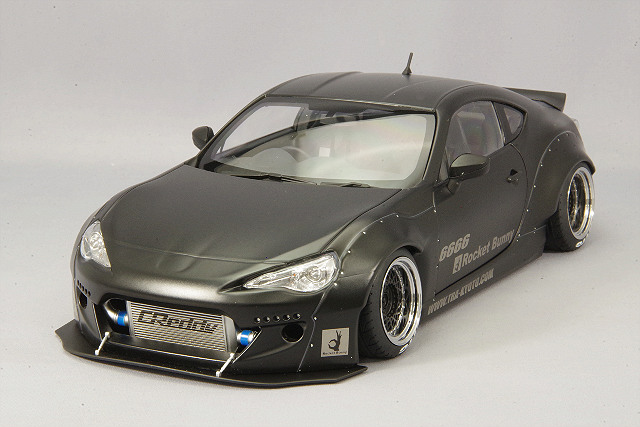 オートアート コンポジット 1/18 ロケットバニー 86 マットブラック