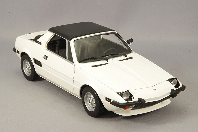 ミニチャンプス 1/18 フィアット X1/9 1974 ホワイト | すべての商品