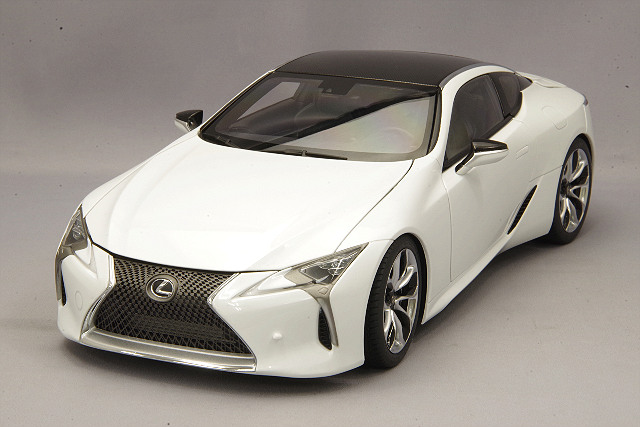 オートアート 1/18 レクサス LC500 メタリックホワイト/ブラック