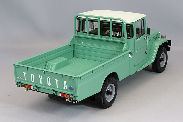 京商 1/18 トヨタ ランドクルーザー 40 ピックアップ グリーン | 京商