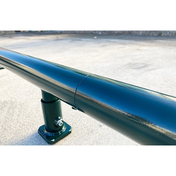 室内 鉄棒、体育体操マット、スケートボードセクション スケボーレール