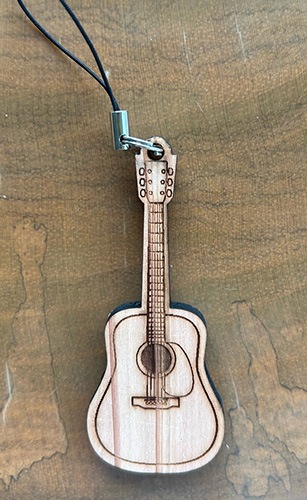 オリジナル木製キーホルダー ギター 彫刻 | 木製オリジナルグッズ