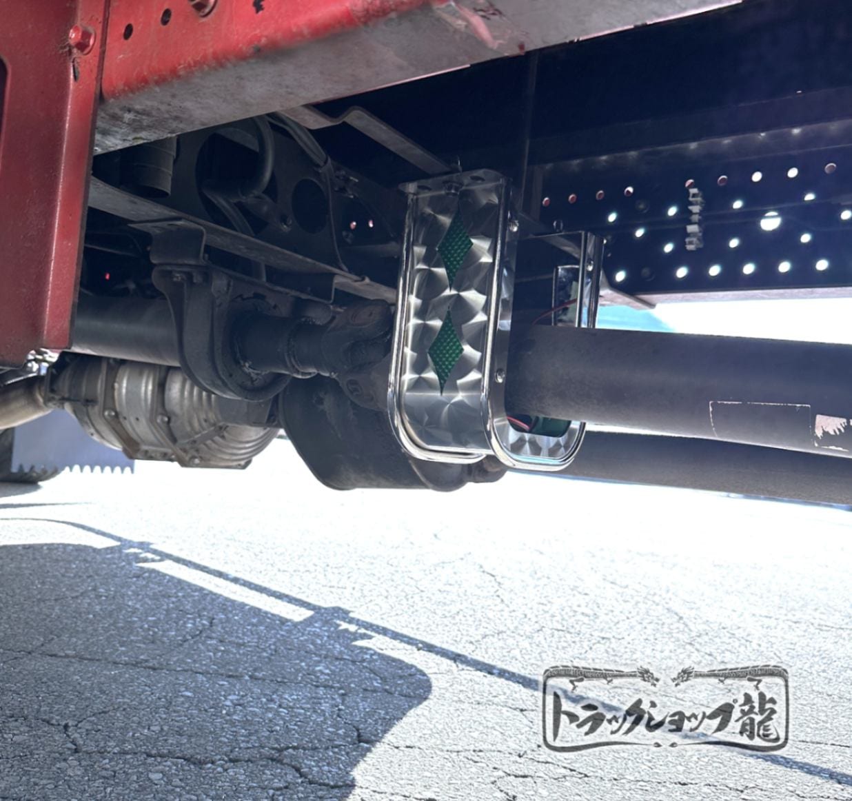 ステンレス 光る シャフトガード 鱗柄 菱抜き 10mm丸棒巻き 24vLED 2t