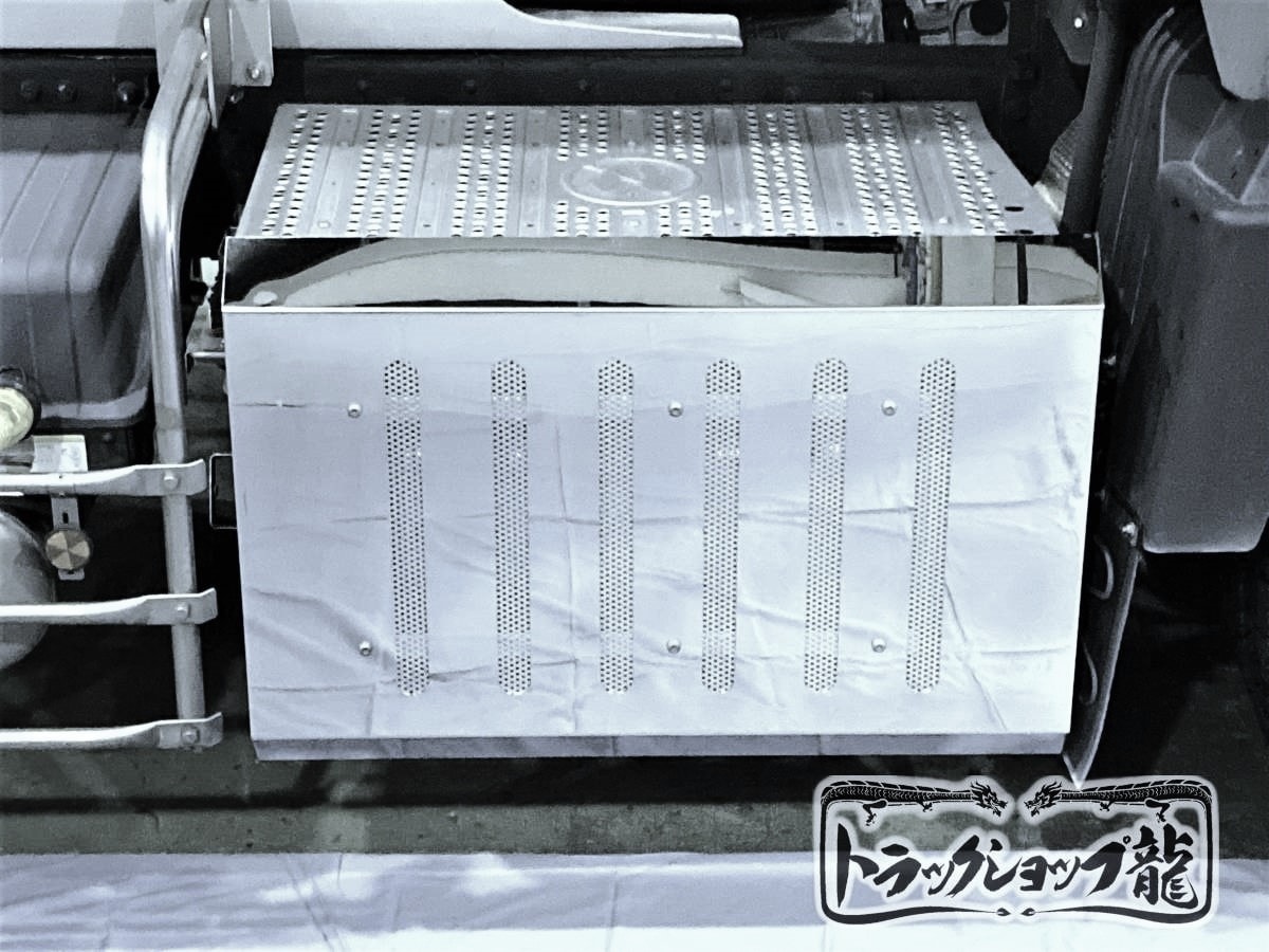 ステンレス マフラーカバー 鱗柄 パンチング板張り 6穴 三菱ふそう 17