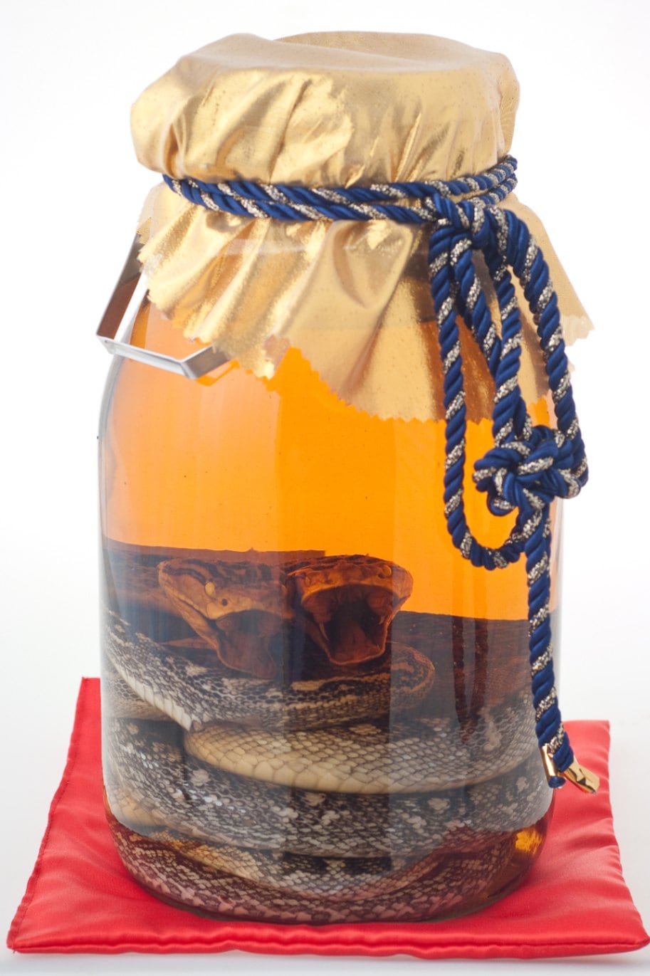 南都酒造 夫婦ハブ入りハブ酒35度 1400ml 泡盛ベース+5年熟成