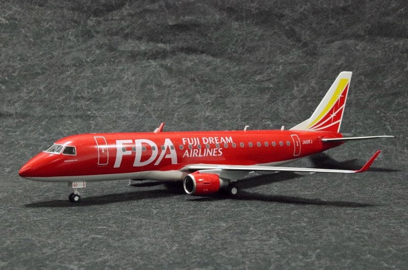 1/100 フジドリームエアラインズ エンブラエル175 完成品｜艦船模型の