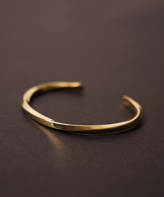 3188a]BRU NA BOINNE(ブルーナボイン) トルネードバングルナローブラス