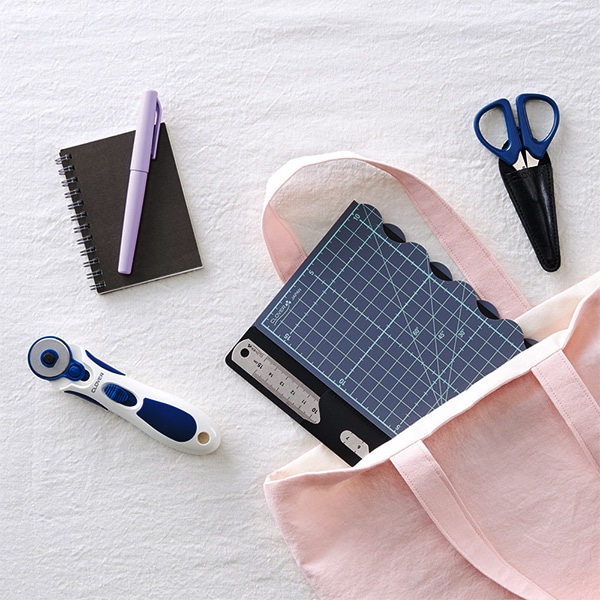 カッターマット 『カッティングマットe 折りたたみ 定規付 B5 57-857