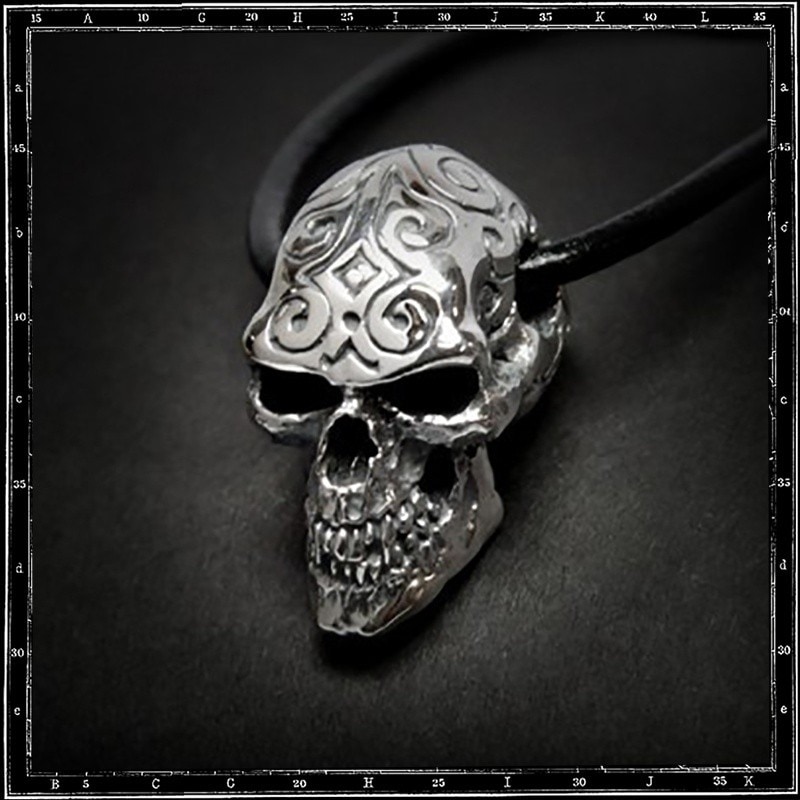 ENGRAVED SKULL PENDANT | クレイジーピッグ公式オンラインストア