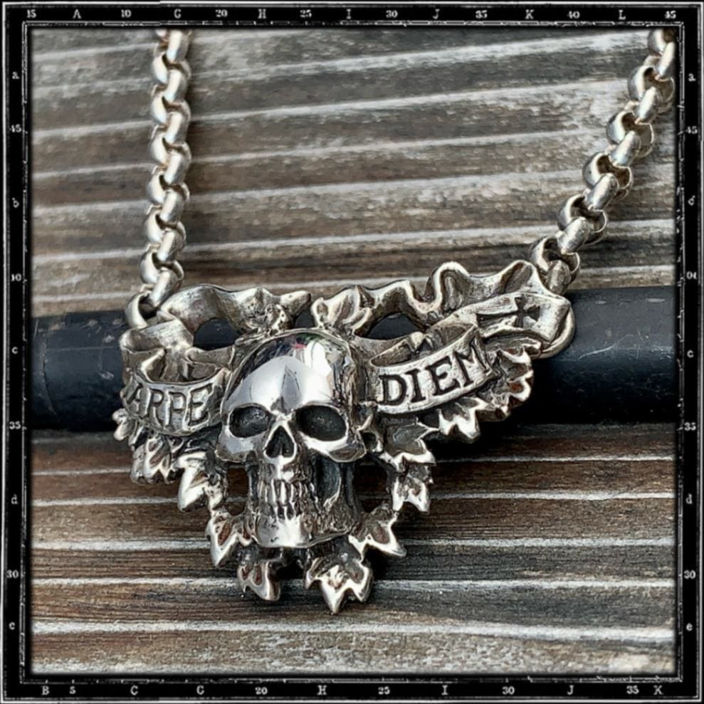 CARPE DIEM SKULL NECKLACE | クレイジーピッグ公式オンラインストア