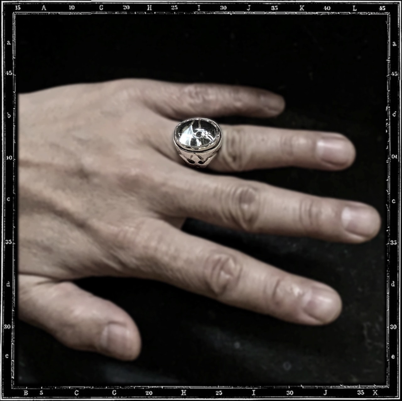 CRYSTAL SKULL RING - LARGE | クレイジーピッグ公式オンラインストア