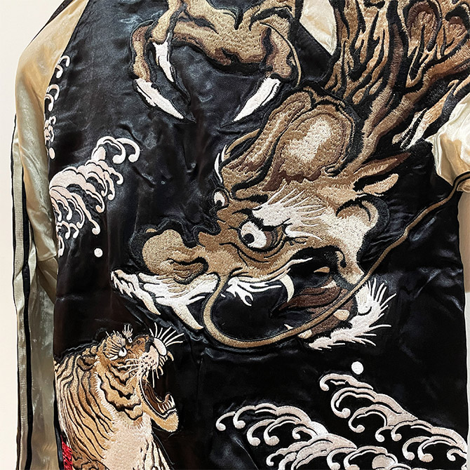 Lサイズ]横須賀龍虎波柄刺繍リバーシブルスカジャン｜和柄 龍