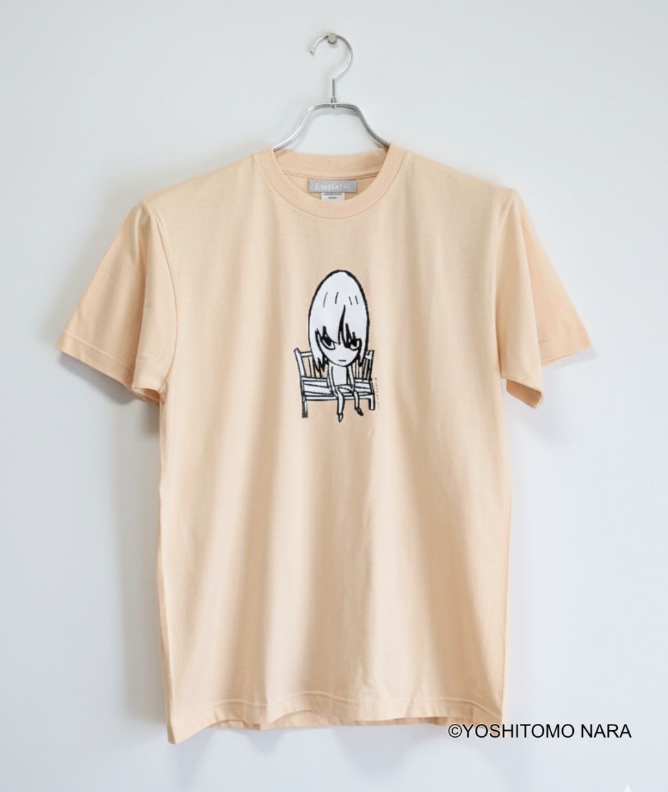 奈良美智 Tシャツ [Bench(ナチュラル)]｜ラムフロム - アートグッズ