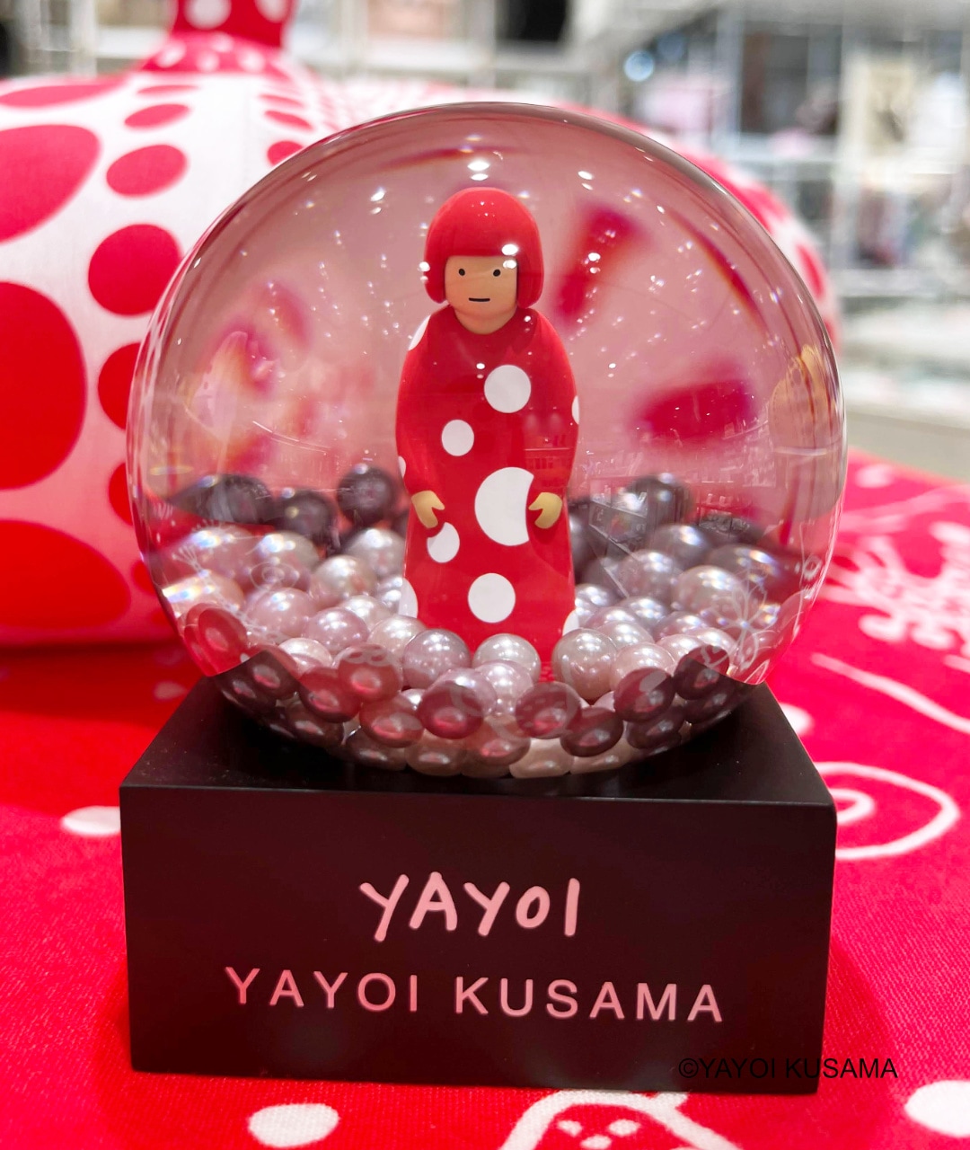 草間彌生 スノードーム（スノーグローブ）[ YAYOI ]｜ラムフロム