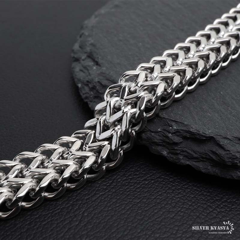 ステンレス スカルモチーフがアクセントのベルト風チェーン