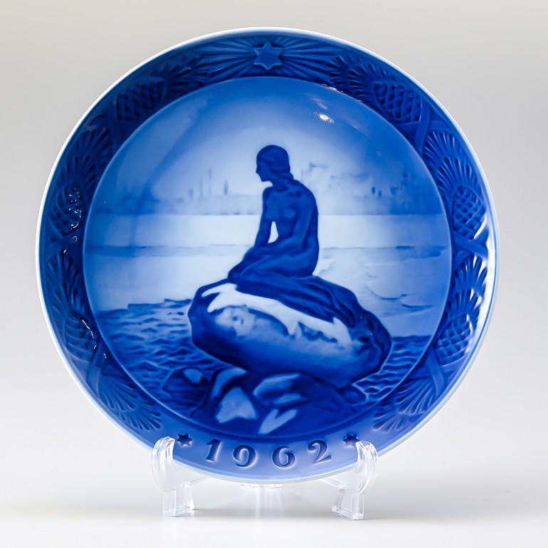 ロイヤルコペンハーゲン イヤープレート 1962年 昭和37年 皿立て付き