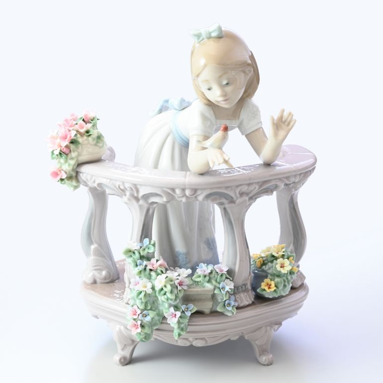 リヤドロ バルコニーの朝 フィギュア 人形 女性 女の子 花 LLADRO