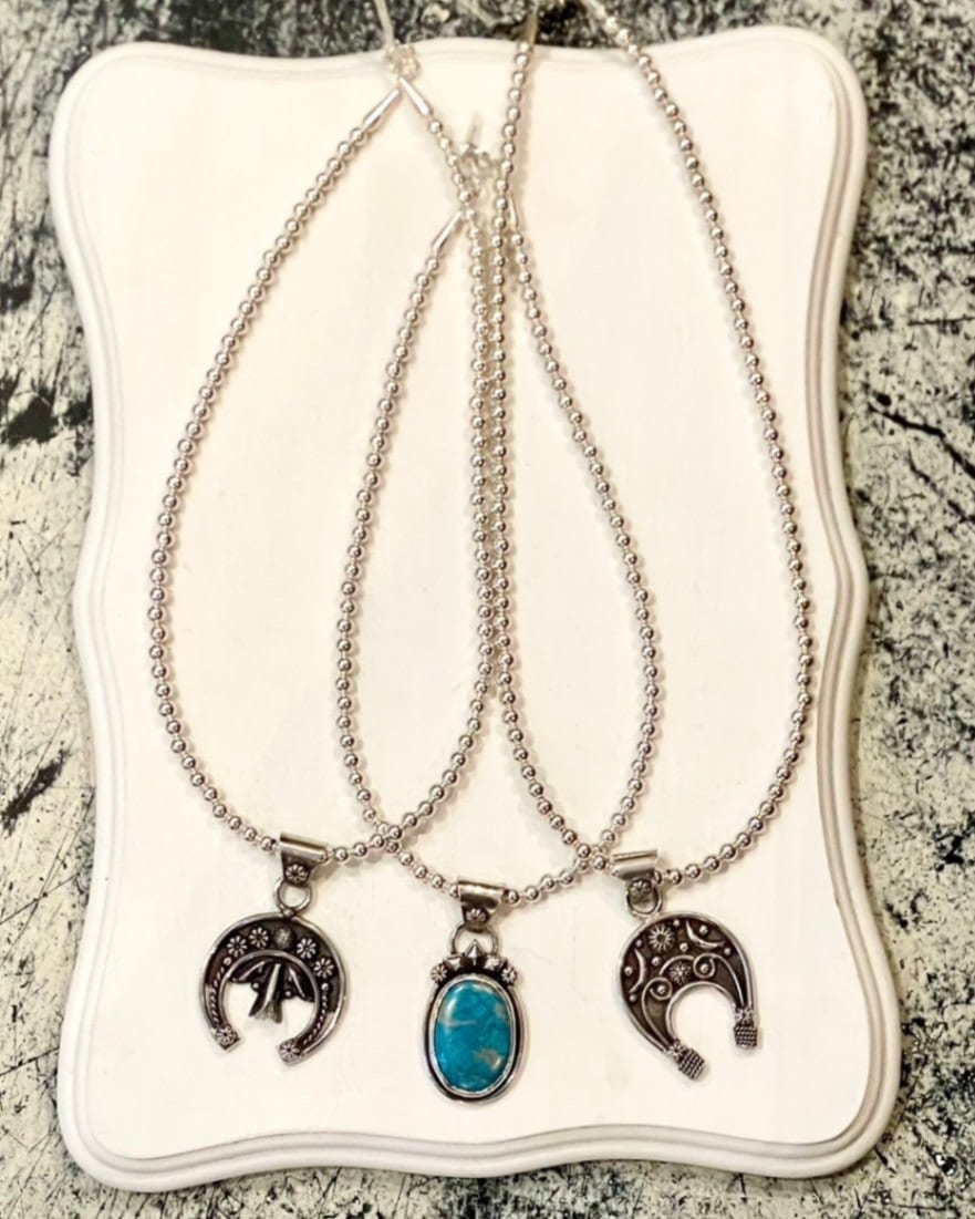 NAVAJO ナバホ /Ericka Nicolas Begay】ナジャネックレストップ① NAJA