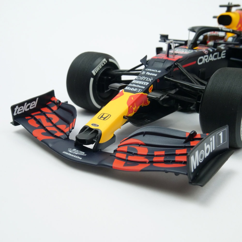 MINICHAMPS 1/18スケール レッド ブル レーシング ホンダ RB16B M