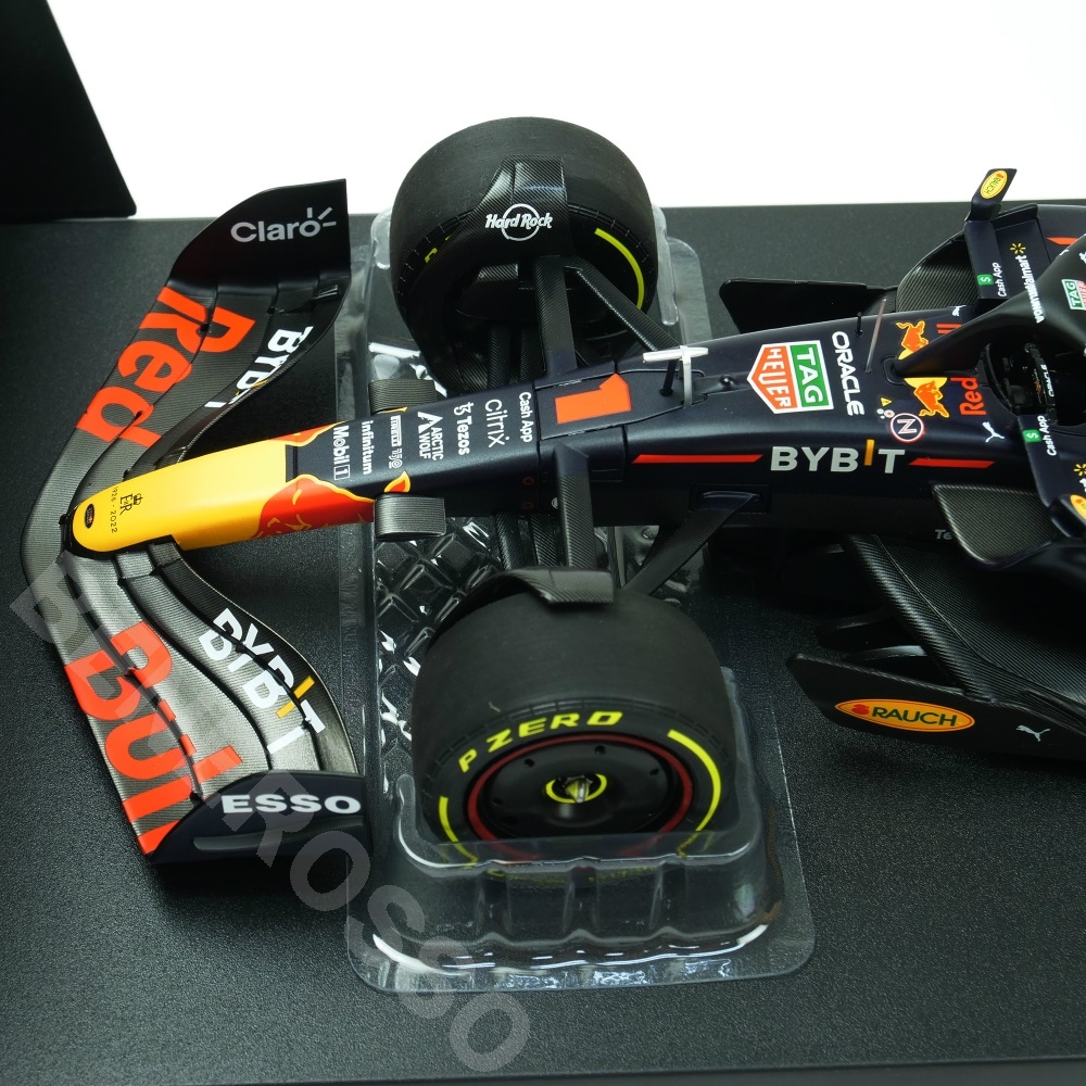 MINICHAMPS 1/18スケール オラクル レッドブル レーシング RB18 M