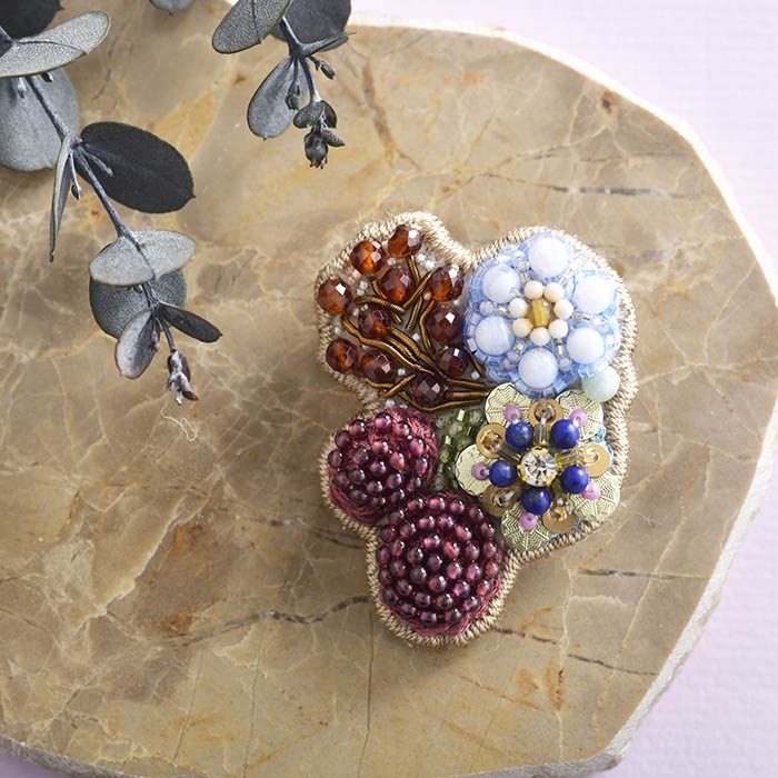 オータムガーデンビーズ刺繍ブローチキット 【作家：サクラエンブロイ