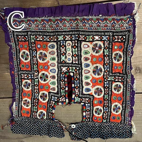 ヴィンテージのインドミラーワーク刺繍はインド刺繍バンジャラ族ラバリ