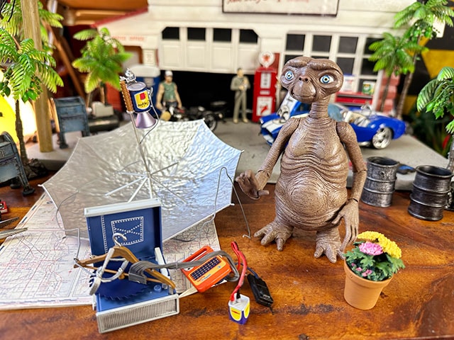 NECA E.T. LEDチェスト 40周年アニバーサリー デラックス