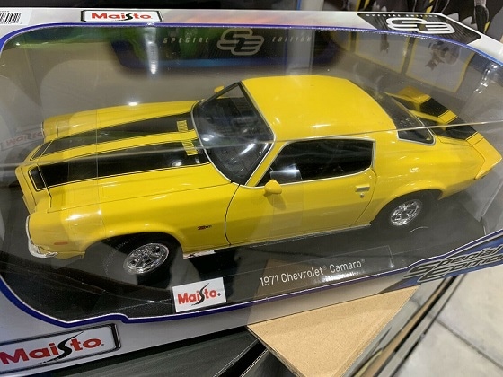 1/18 シボレー カマロ 黄色 イエロー Chevrolet Camaro Z28 yellow