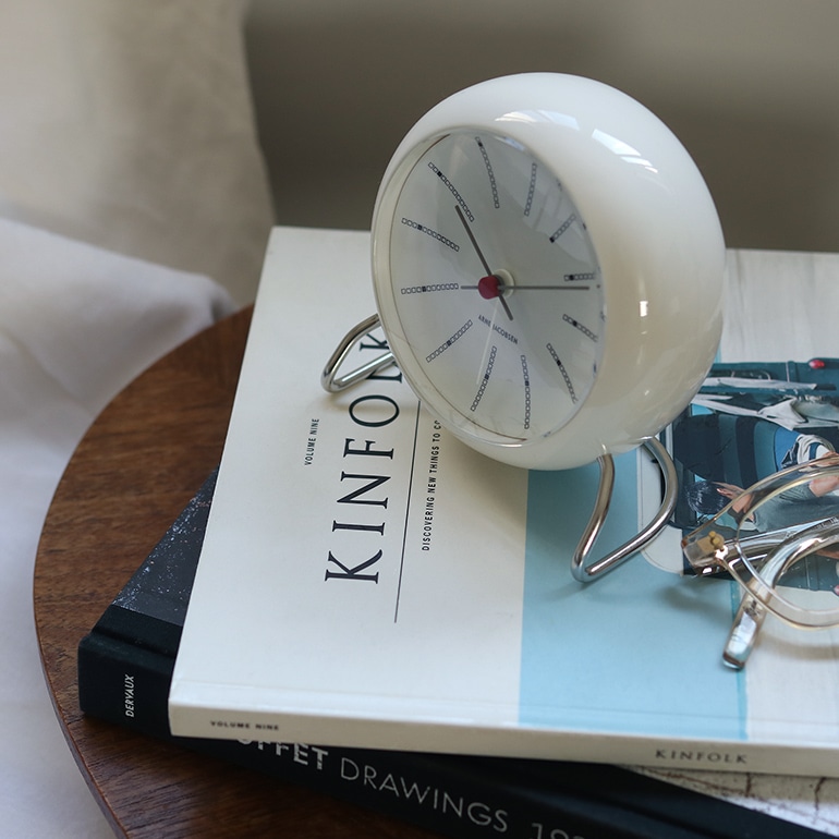 ARNEJACOBSEN アルネ・ヤコブセン｜TABLE CLOCK Bankers 43675 通販
