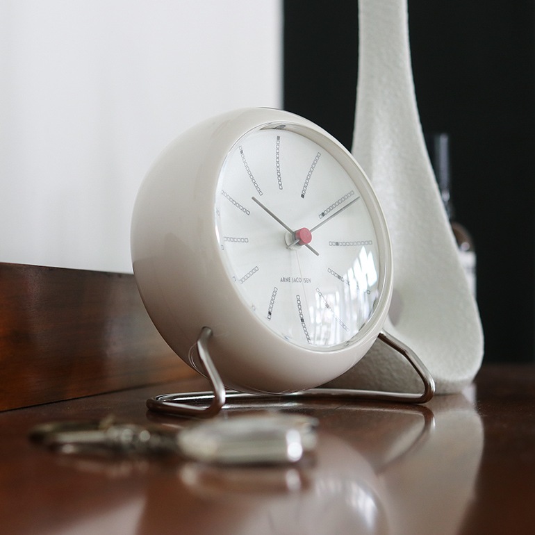 ARNEJACOBSEN アルネ・ヤコブセン｜TABLE CLOCK Bankers 43675 通販