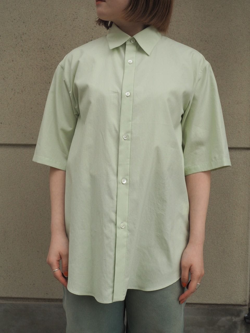 AURALEE｜WASHED FINX TWILL HALF SLEEVED SHIRT (LIGHT GREEN