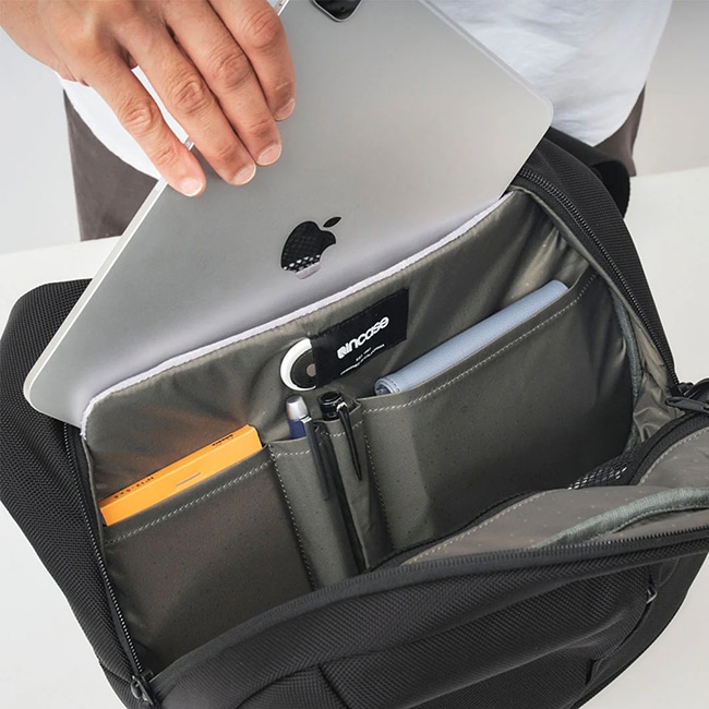 選べるノベルティ付】Incase インケース Tracks Sling 7L スリング