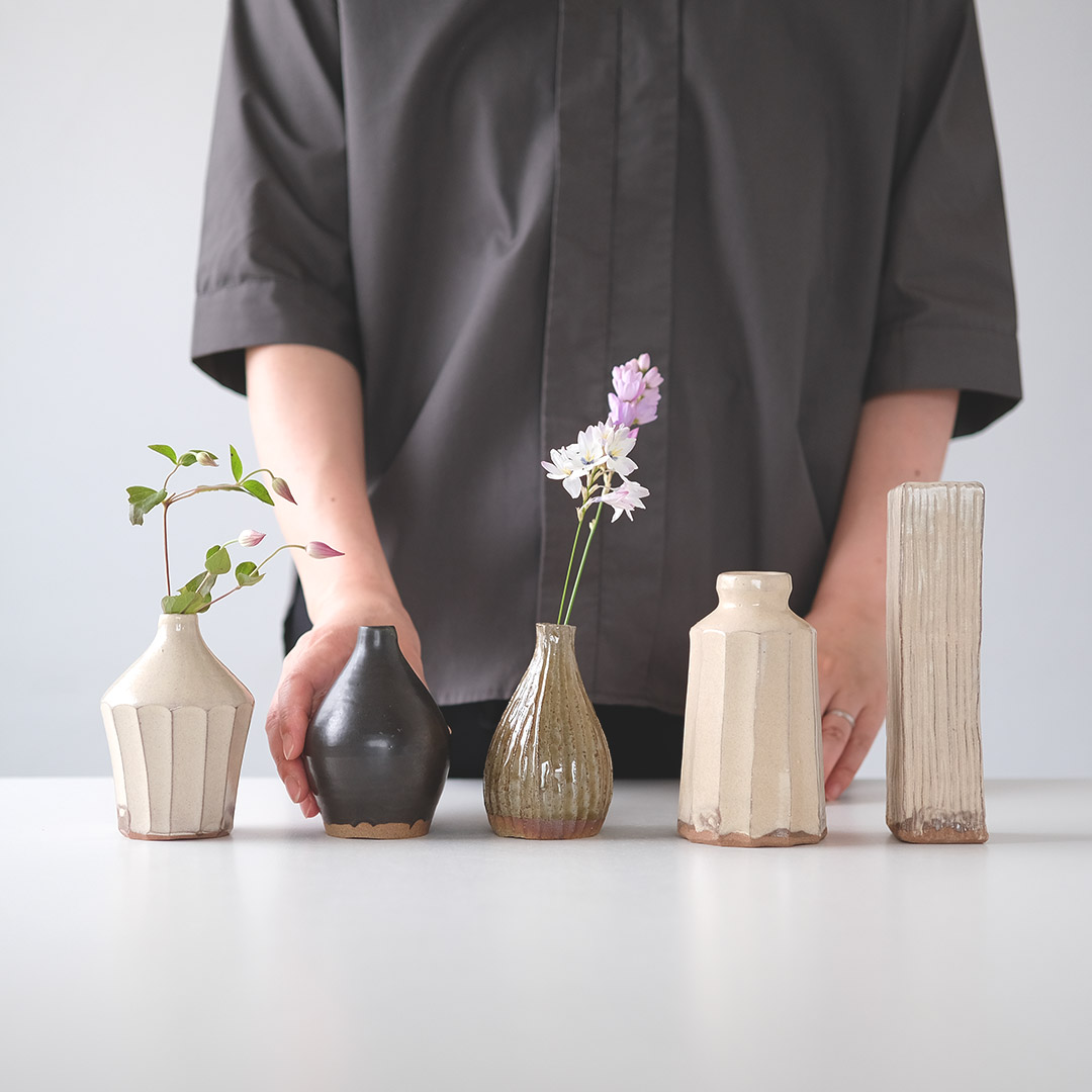 黒釉壷型花入/耳付き | 窯元ろくろ | 糸島くらし×ここのき 公式通販サイト