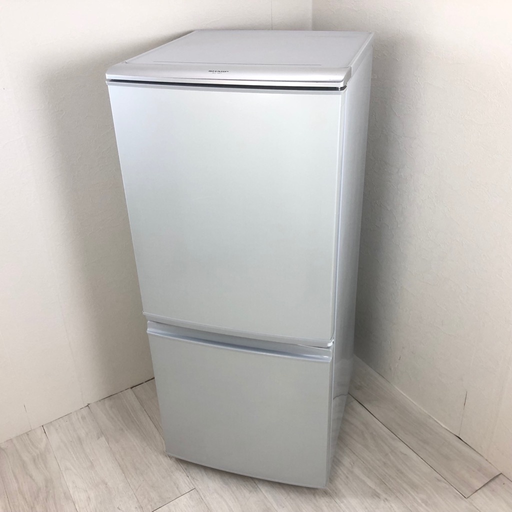 中古 137L 2ドア冷蔵庫 シャープ つけかえどっちもドア 2010年～2011年