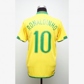 ロナウジーニョ直筆サイン入りブラジル代表02/04ホームユニフォーム