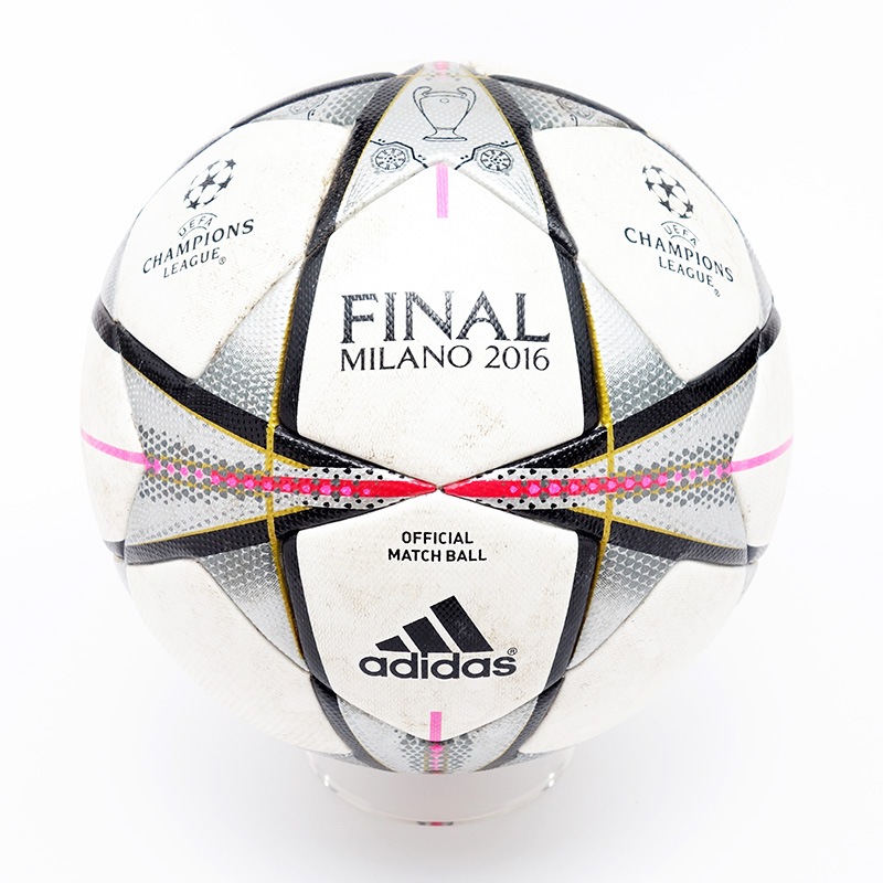 ロナウド直筆サイン入り実使用2016CLマッチボール | THE DUGOUT