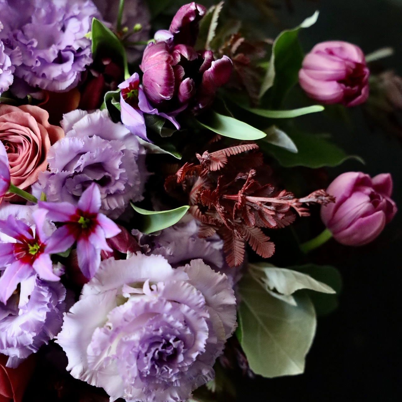 特選花束ML「紅掛花色 benikakehanairo」紫濃淡のエレガンスブーケ