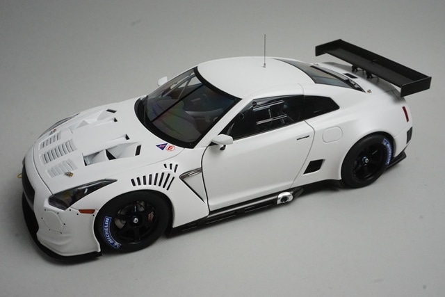 1/18 オートアート 81076 日産 GT-R FIA GT1 ワールドチャンピオン