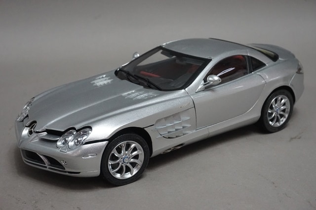 1/18 CMC M-045E メルセデスベンツ SLR マクラーレン 2003 シルバー