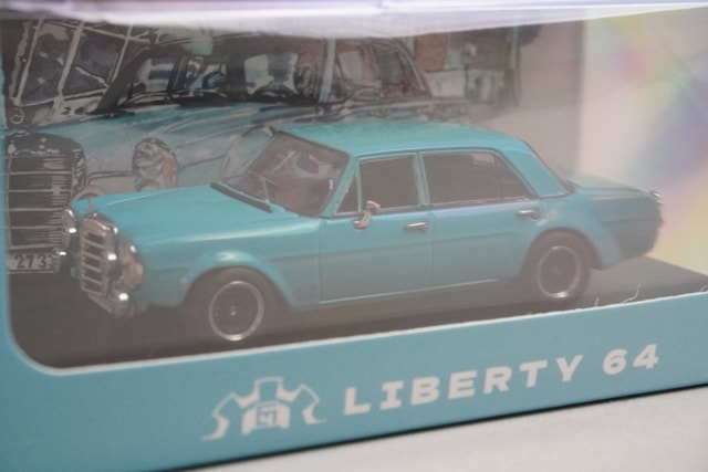 新品 Liberty 64 1/64 メルセデス ベンツ Benz 300sel Blue Pig, Boost