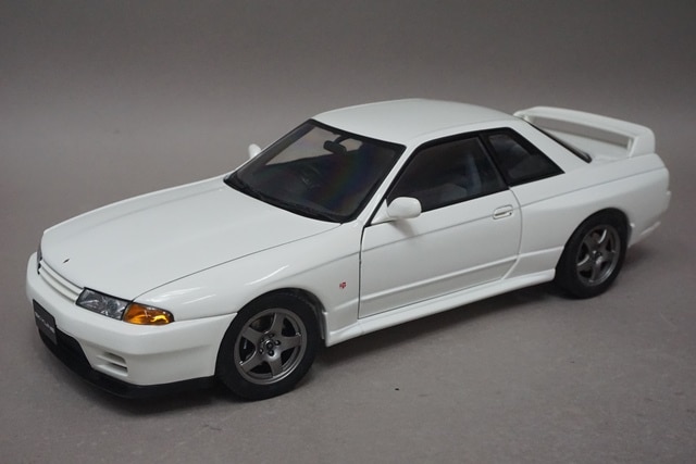 1/18 オートアート 77342 日産 スカイライン GT-R (R32) クリスタル