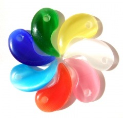 ガラス製 勾玉 17mm ブルー｜パーツ材料の通販 大王製作所オンライン