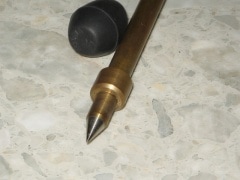 チェロ　エンドピン￼ エンドピンで音が変わる！見附精機工業チェロエンドピン常設しています